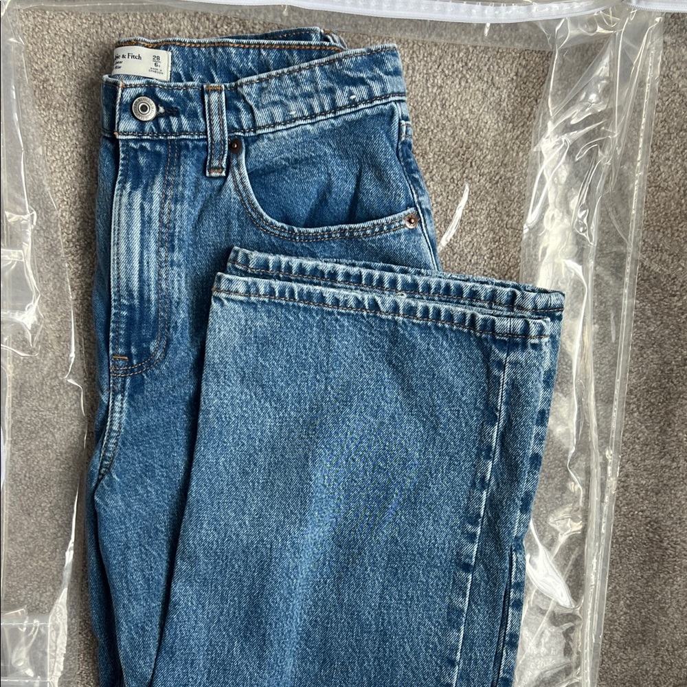 Abercrombie & Fitch the Loose High Rise Jean